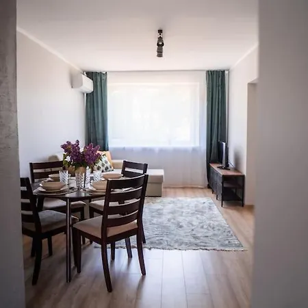 Cozy In The Center Of *