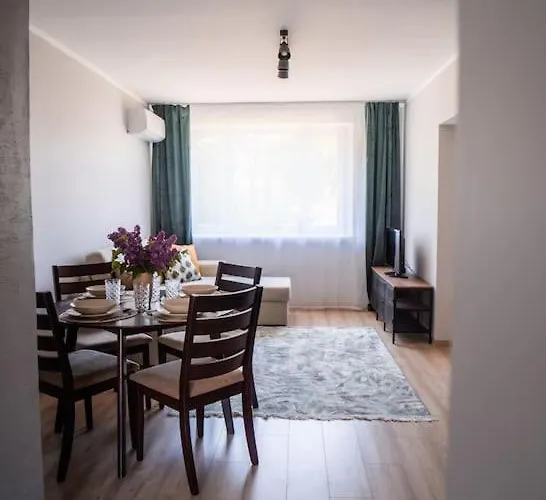 Cozy In The Center Of *